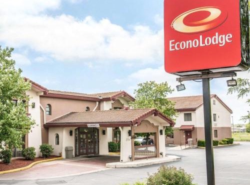 Econo Lodge Kalamazoo near Wings Stadium