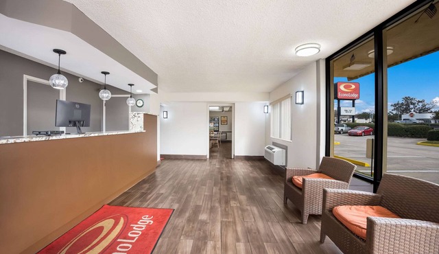 Econo Lodge Live Oak