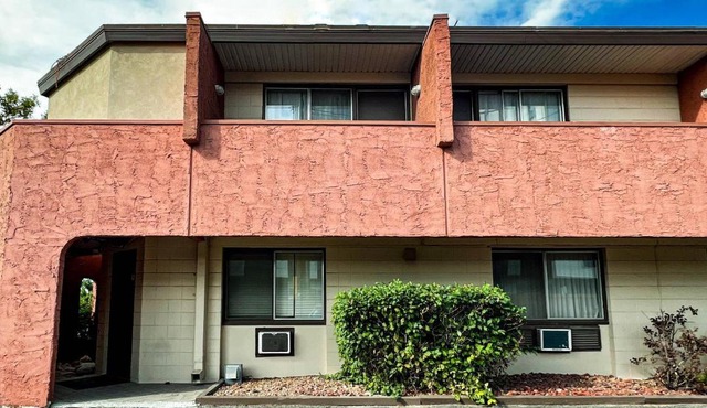 Econo Lodge Motel Village