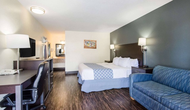 Econo Lodge Near Motor Speedway