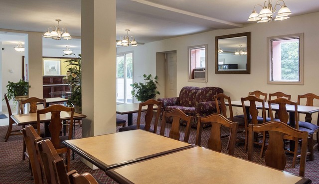 Econo Lodge Petersburg - Fort Lee