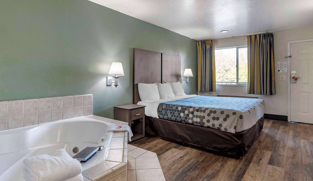 Econo Lodge Portland Airport