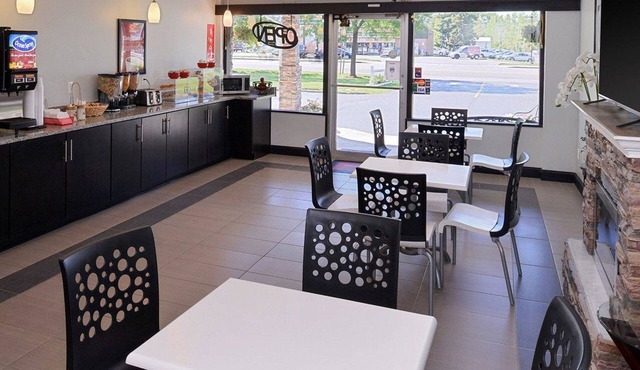 Econo Lodge Rochester I-90 & I-390