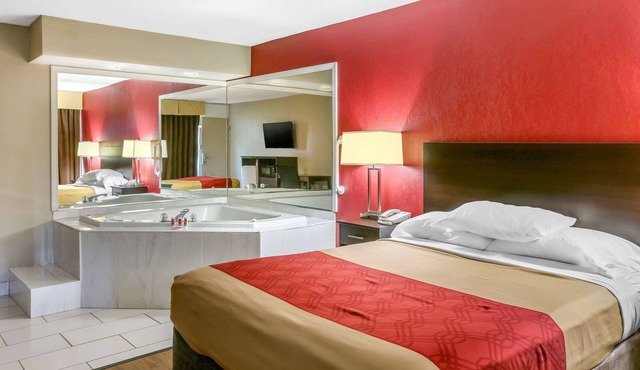 Econo Lodge Shorewood