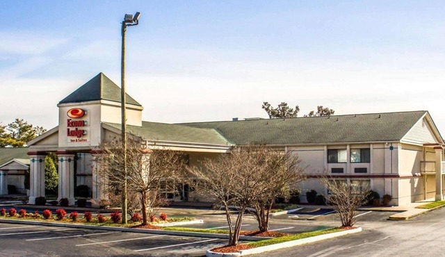 Econo Lodge & Suites