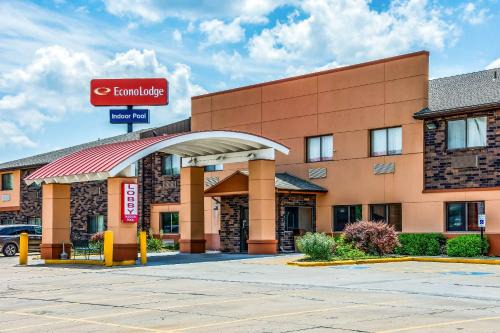 Econo Lodge Topeka at Wanamaker