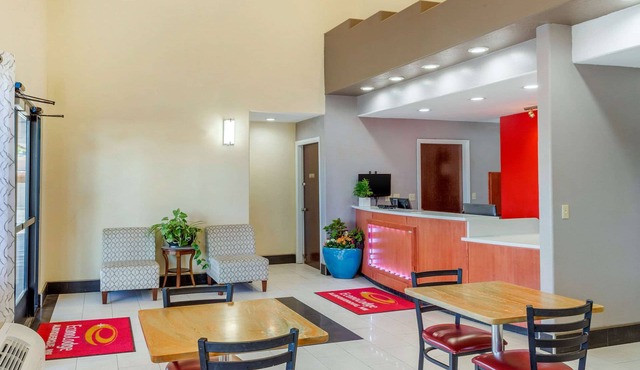 Econo Lodge West - Coors Blvd
