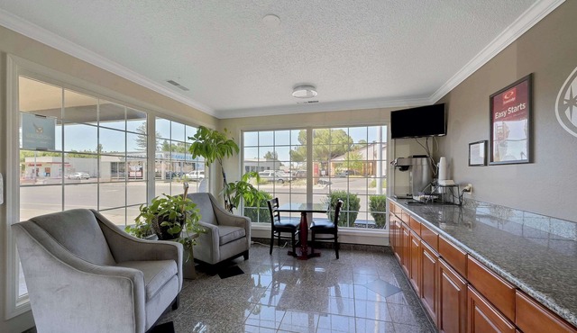 Econo Lodge Woodland near I-5