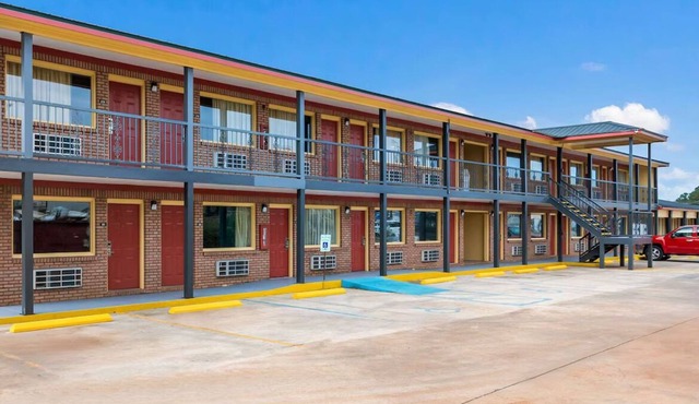 EconoLodge - Perfect Place To Rest on Your Long Way and Day.
