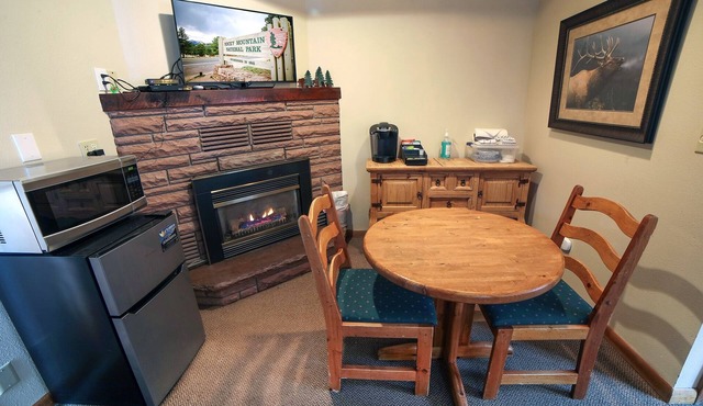 Economical Suite with King Bed & Woodburning Fireplace