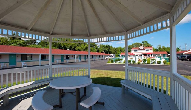 Economy Motel Inn & Suites