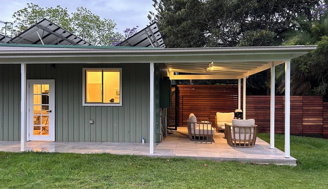 EcoShed - Private Riverfront Getaway. Eco-friendly, pet friendly, close to town