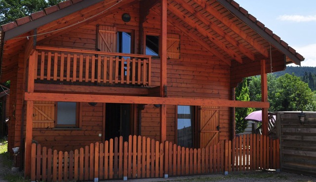ECRIN beautiful lake view chalet equipped for disabled people -sauna - wifi.