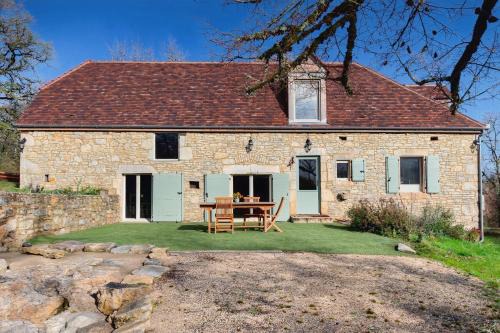 Ecrin de nature tranquille avec vue et piscine - hameau de Loupchat