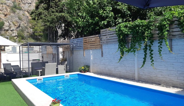 Edard's Great House - Paradise 300m from the sea. Spacious game room.
