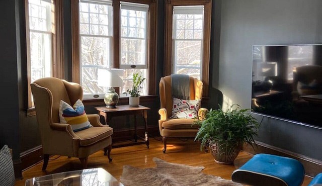 Eddie Manor: 1907 Gem in Downtown Meaford