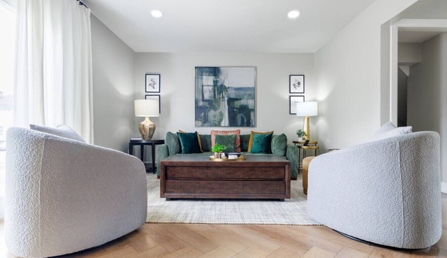 Eddy Street Retreat | Walk to Notre Dame | 12 Guests
