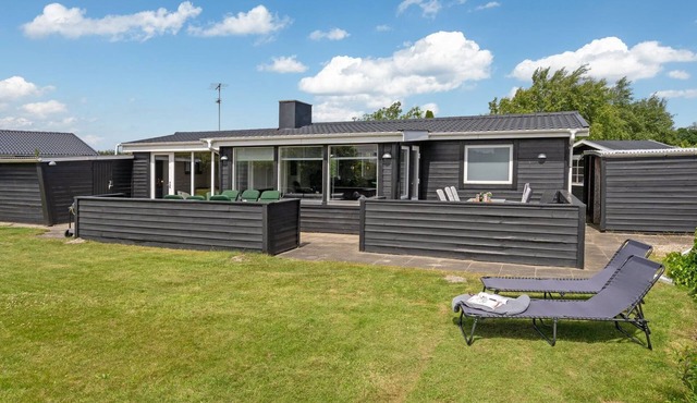 "Edel" - 650m from the sea by Interhome