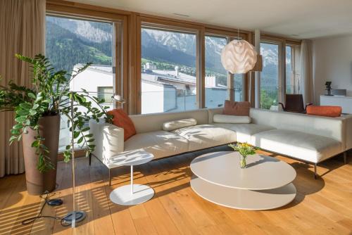 Edelweiss Mountain Suites 06-08