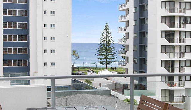 Eden Apartments Unit 502 Modern apartment easy walk to Twin Towns Services club, Wi-Fi Inc.