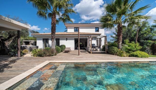 Eden Balinais Jacuzzi and pool