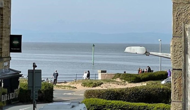 EDEN BAY - 20 metres from MORECAMBE BAY.