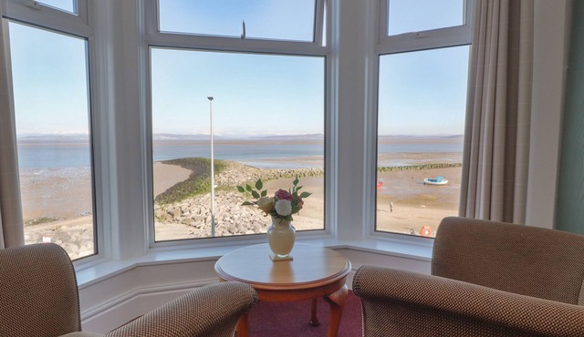 EDEN BAY RETREAT, pet friendly, country holiday cottage in Morecambe