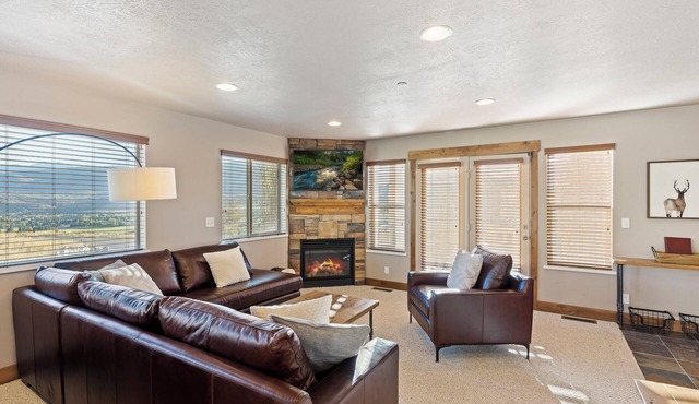 Eden Corner Unit Near Powder Mountain Snowbasin and Pineview Reservoir