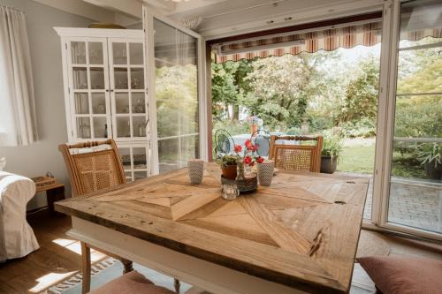 EDEN COTTAGE, Bezauberndes Schwedenhaus mit Garten und Kamin