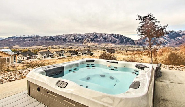 Eden Home with Stunning View about 6 Mi to Skiing!