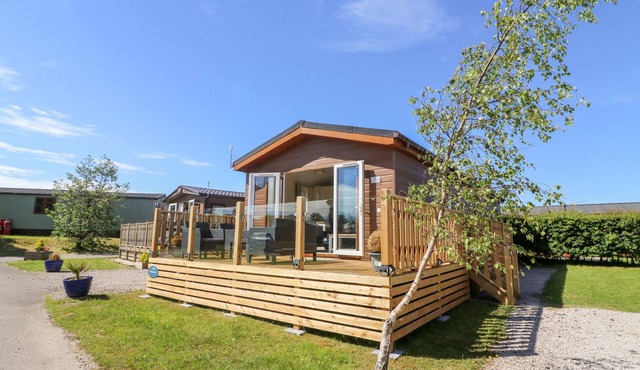 EDEN LODGE - SHERWOOD 21, with pool in South Lakeland Leisure Village