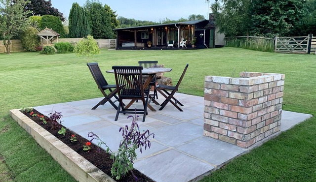 Eden Lodge (with private hot tub)