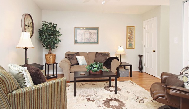 Eden - perfect stay in lower Belmont! Internal name: 1301 B Knoll Street