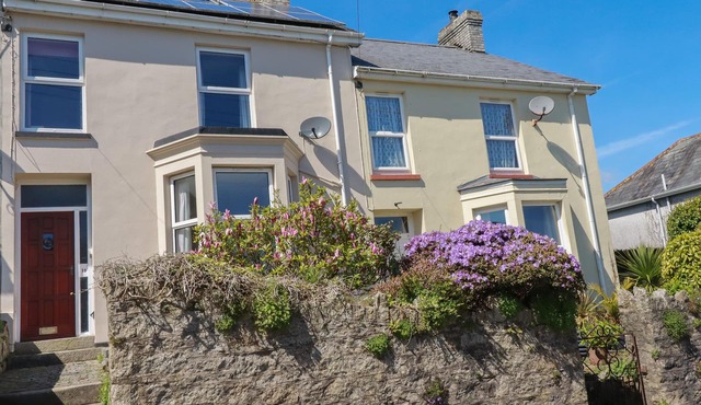 EDEN RETREAT, pet friendly, with a garden in Par