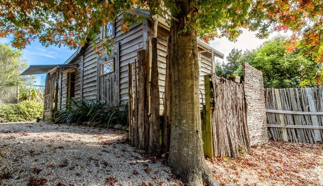 Eden's Rustic Retreat - Upper Moutere Holiday Cabin