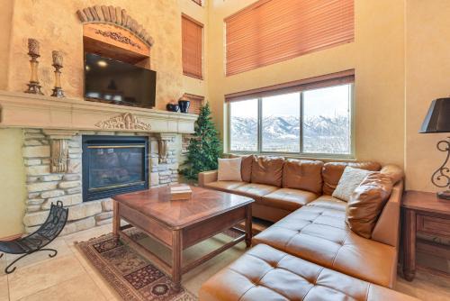 Eden Townhome with Mtn View and Shuttle to Powder Mtn!