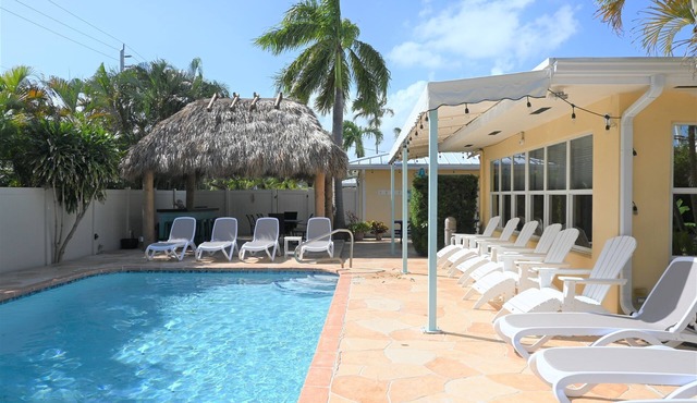 Edens Reef- 5BR/5.5 bath home with pool, tiki huts close to BEACH