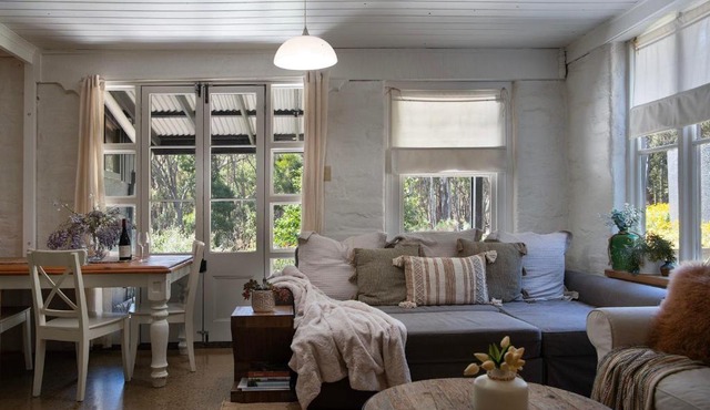 Edessa Lodge - 2 bedroom tranquil bush retreat