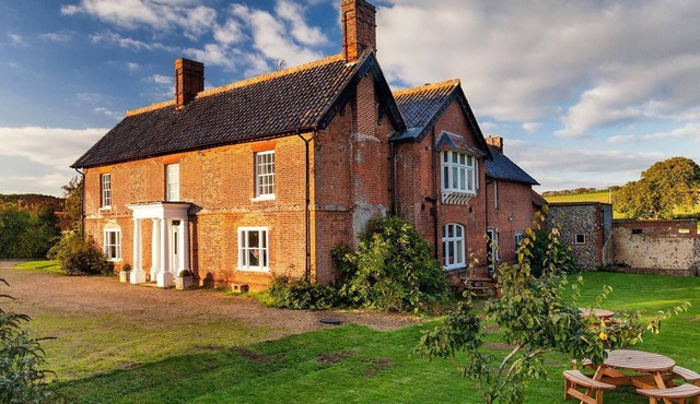 Edgar Farmhouse - sleeps 20 guests in 8 bedrooms
