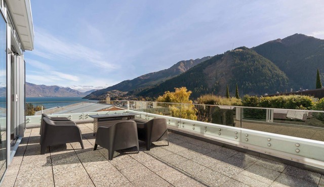 Edgar Rise, 500m from Queenstown CBD