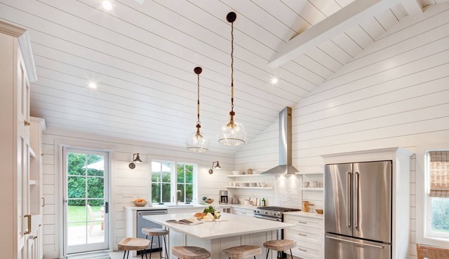 Edgartown Bright & Beachy Summer Cottage