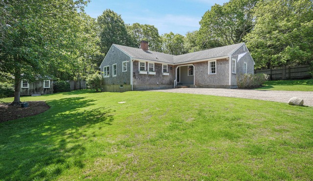 Edgartown Cottage By The Pond