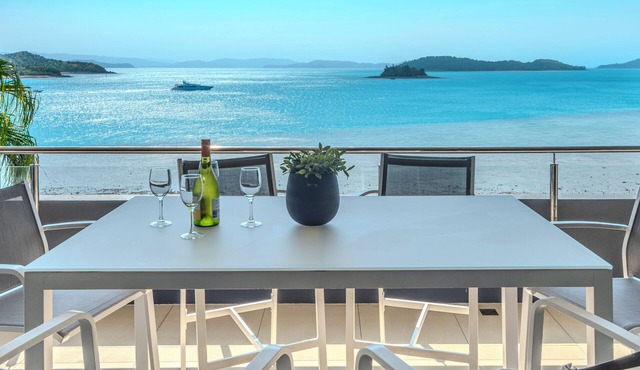 Edge 12 Hamilton Island - absolute oceanfront with golf buggy