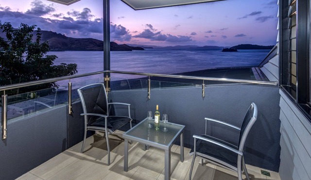 Edge 16 Hamilton Island - oceanviews, golf buggy and transfers