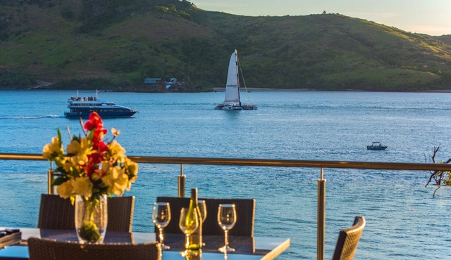 Edge 2 Hamilton Island - absolute oceanfront, golf buggy and transfers