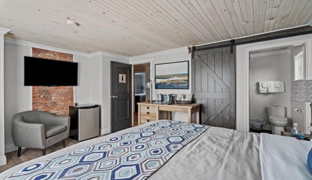 Edge of the Avalon Inn