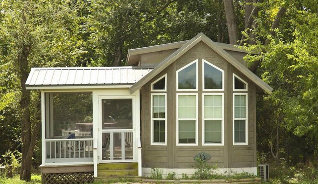Edge of The Woods Cottage with Loft