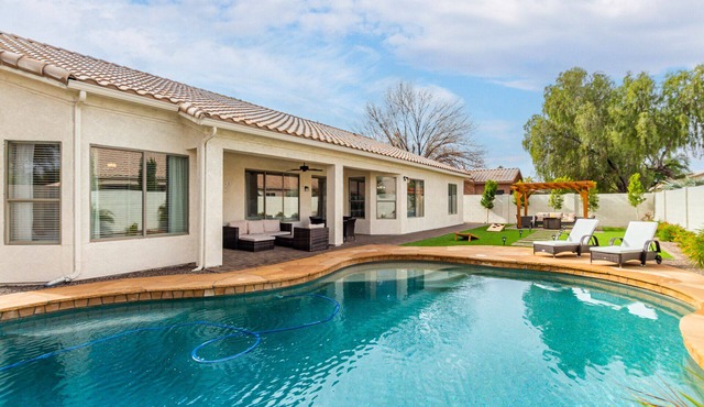Edgemont Escape- 3 King Beds, heated pool*, close to spring training,