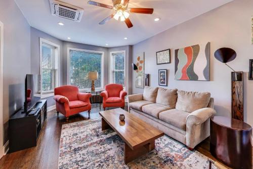 Edgewater Andersonville-area Apt Close to Loyola Lake EZ Parking