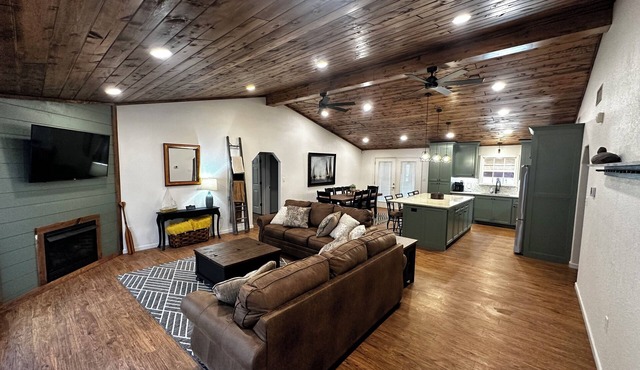 Edgewater at Lake Greeson – Family Retreat w/Game Room & Theater